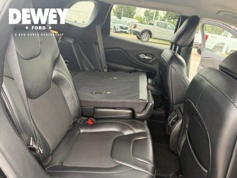Used 2021 Jeep Cherokee Latitude Plus AWD/4WD image 31