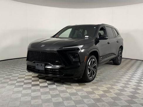 Used 2025 Buick Enclave Sport Touring image 3