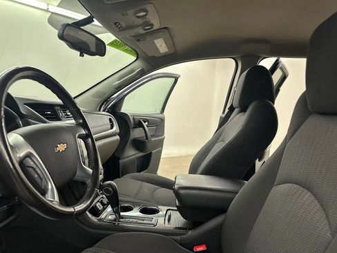 Used 2015 Chevrolet Traverse LT w/ Style and Technology Package FWD image 37