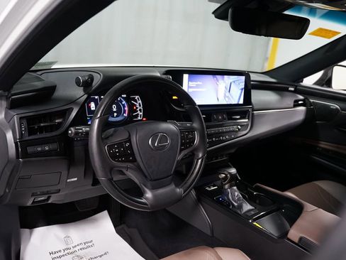 Used 2024 Lexus ES 350 Ultra Luxury w/ Accessory Package (Z2) image 11