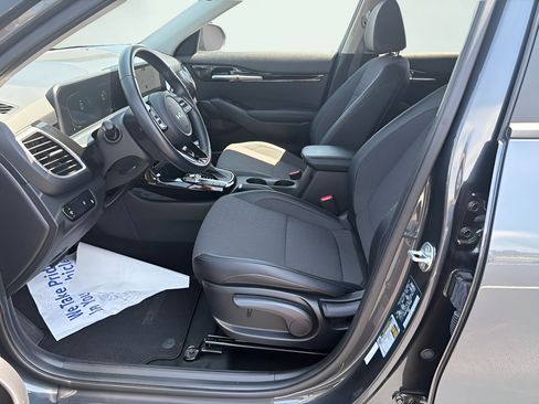 Used 2025 Kia Seltos S FWD image 12