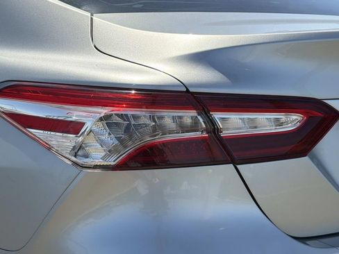 Used 2018 Toyota Camry XLE FWD image 8
