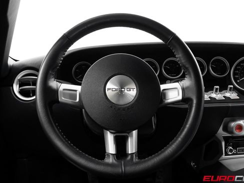 Used 2005 Ford GT RWD image 29