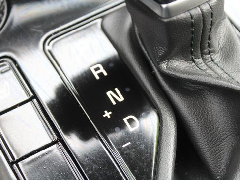 Certified 2024 Kia Niro EX image 38