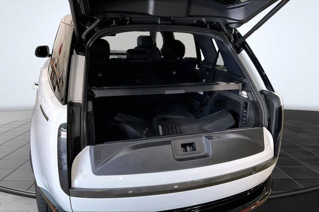 Used 2025 Land Rover Range Rover Long Wheelbase SE AWD/4WD image 6