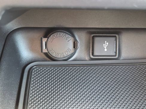 Used 2022 Toyota RAV4 XLE w/ Convenience Package FWD image 13