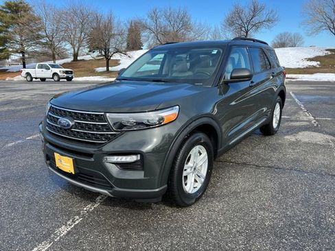 Certified 2022 Ford Explorer XLT w/ Equipment Group 202A image 5