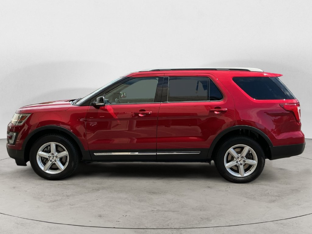 Used 2016 Ford Explorer XLT w/ Equipment Group 202A AWD/4WD image 8