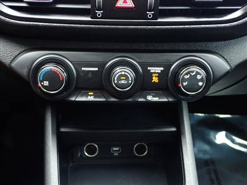 Used 2023 Kia Forte LXS w/ LXS Technology Package FWD image 17