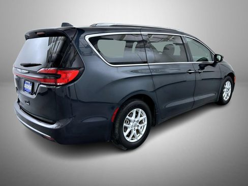 Used 2021 Chrysler Pacifica Touring-L FWD image 5