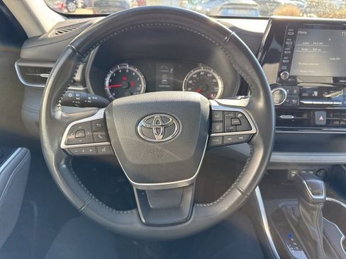 Used 2022 Toyota Highlander LE image 14