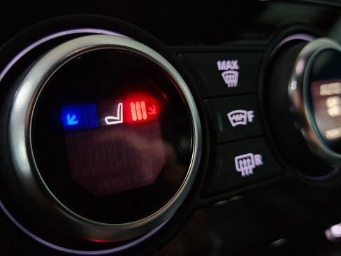 Used 2018 Land Rover Discovery HSE image 37