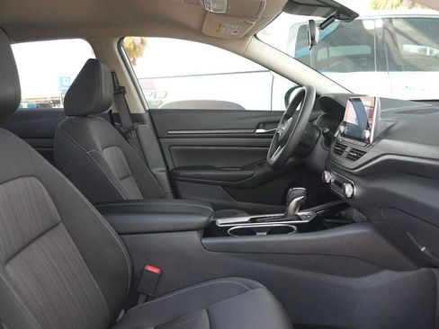 Used 2024 Nissan Altima 2.5 SV FWD image 15