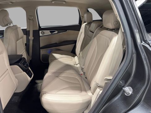 Used 2017 Lincoln MKX Reserve w/ Luxury Package image 16