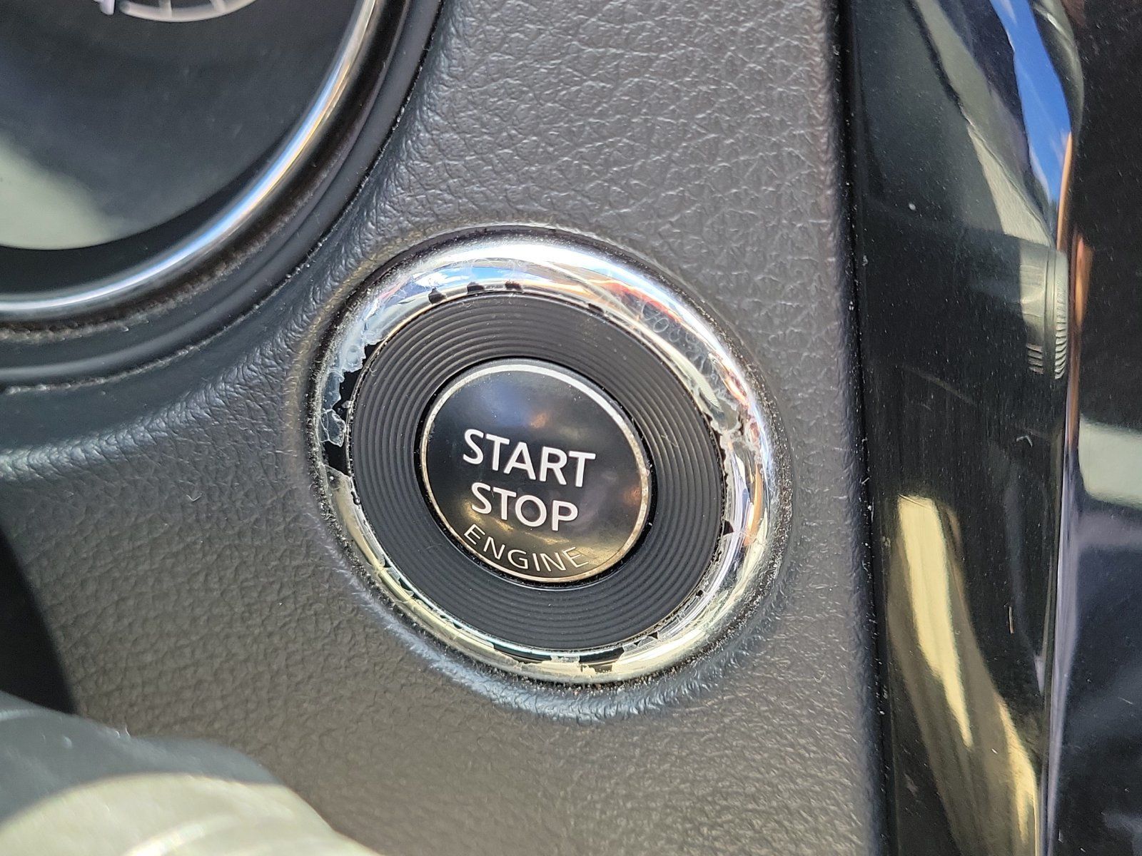 Used 2018 Nissan Rogue SV w/ Premium Package FWD image 26