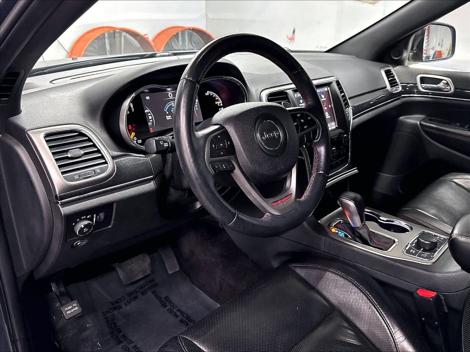 Used 2018 Jeep Grand Cherokee Trailhawk w/ Trailhawk Luxury Group AWD/4WD image 16