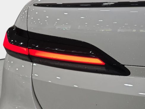Certified 2023 BMW 740i RWD image 23