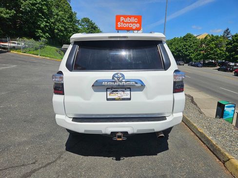 Used 2017 Toyota 4Runner SR5 Premium AWD/4WD image 4