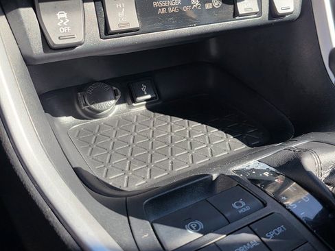 Used 2020 Toyota RAV4 XLE Premium image 38