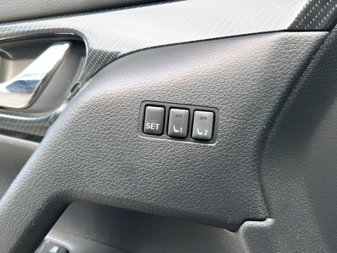 Used 2020 Nissan Rogue SL AWD/4WD image 14