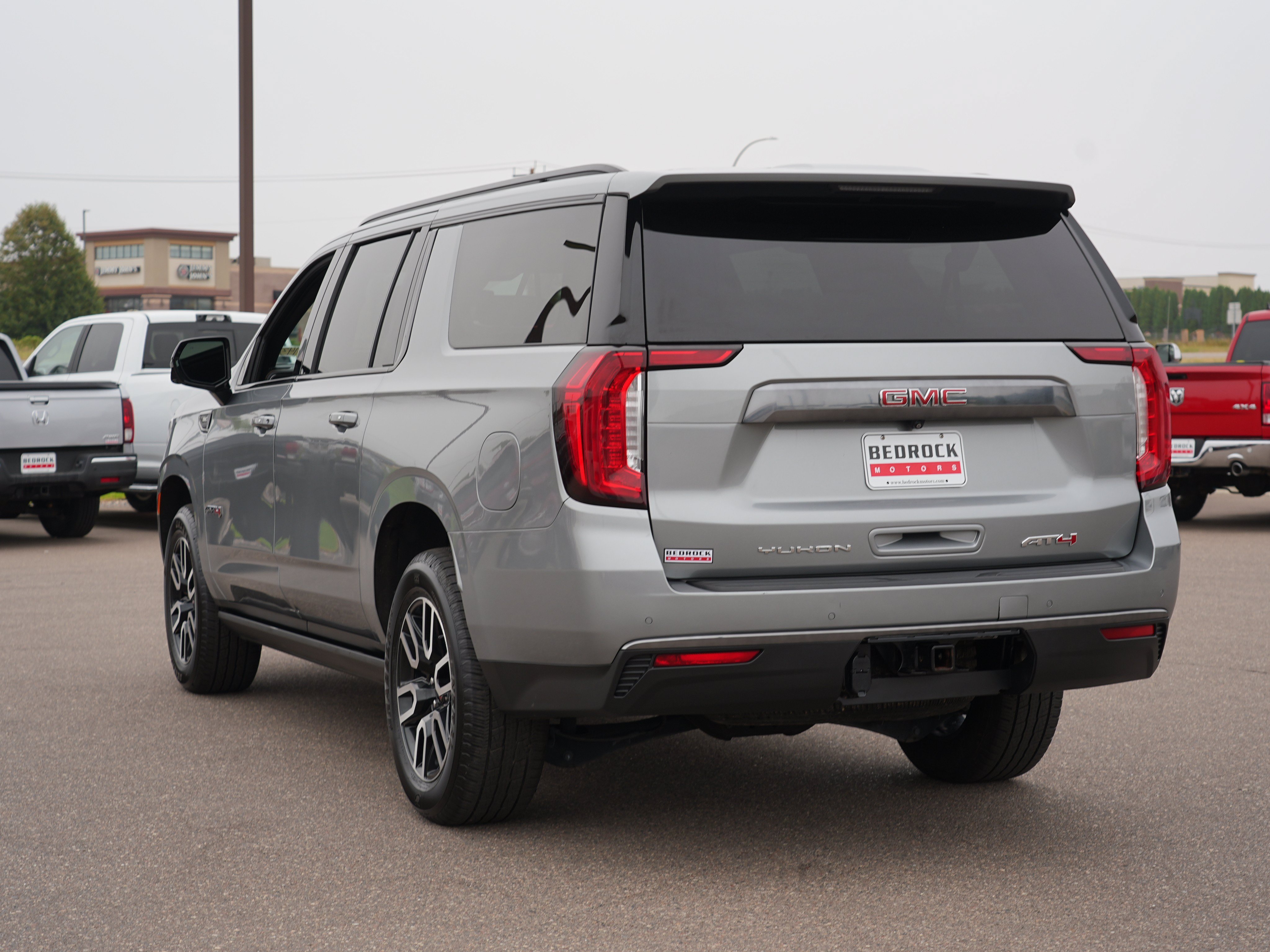 Used 2023 GMC Yukon XL AT4 w/ AT4 Premium Package AWD/4WD image 5