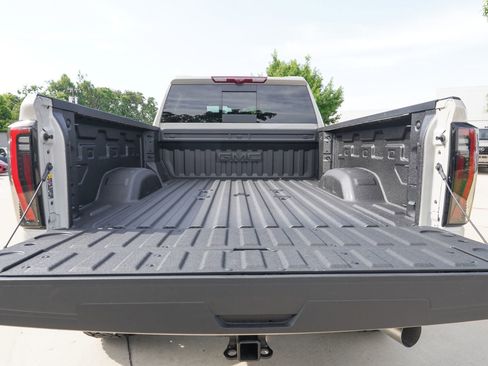 Used 2026 GMC Sierra 2500 AT4X w/ LPO, Black Badging Package AWD/4WD image 6