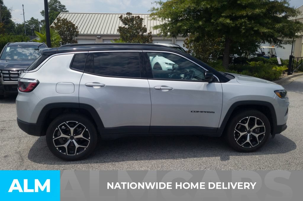 Used 2025 Jeep Compass Limited AWD/4WD image 4