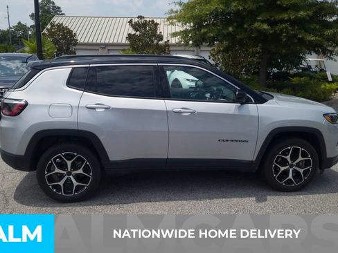 Used 2025 Jeep Compass Limited AWD/4WD image 4
