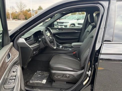 New 2026 Jeep Grand Cherokee Altitude image 15