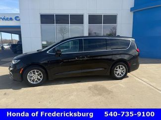 Used 2023 Chrysler Pacifica Touring-L video 1