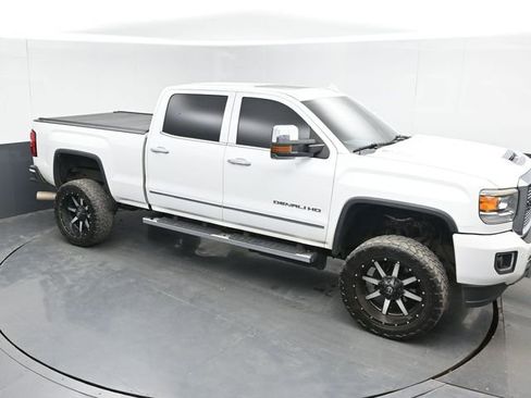Used 2015 GMC Sierra 2500 Denali w/ Duramax Plus Package image 1