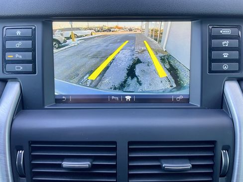 Used 2018 Land Rover Discovery Sport HSE image 28