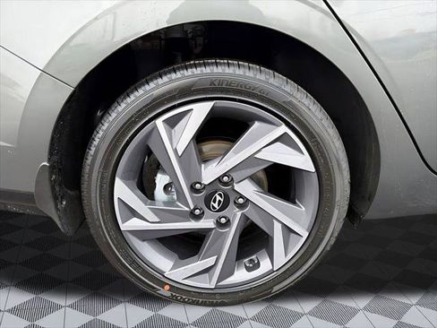 New 2026 Hyundai Elantra Limited FWD image 9