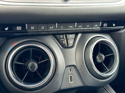 Used 2023 Chevrolet Blazer LT image 12