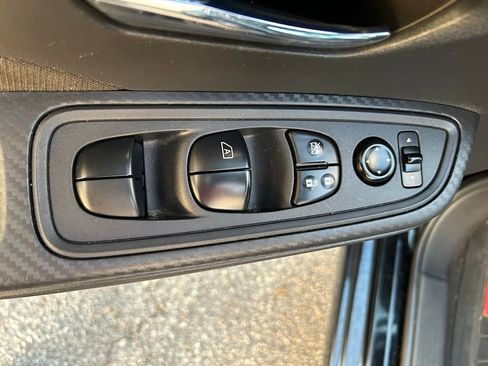 Used 2022 Nissan Versa SV FWD image 16