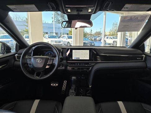 Used 2025 Toyota Camry SE image 24