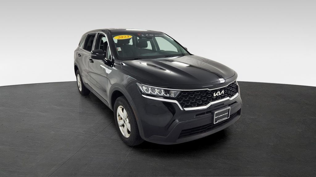 Used 2023 Kia Sorento LX AWD/4WD image 1
