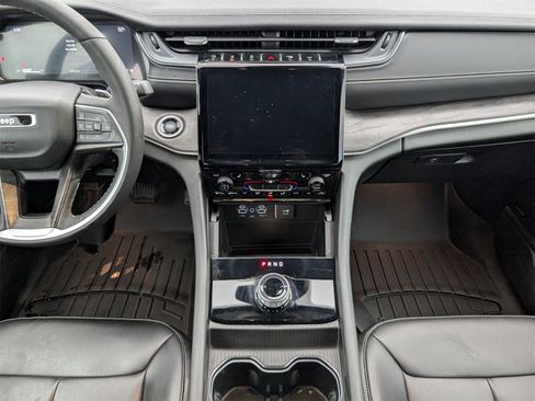 Used 2023 Jeep Grand Cherokee Limited w/ Black Appearance Package image 6