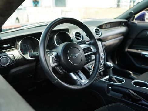 Used 2020 Ford Mustang Coupe RWD image 6