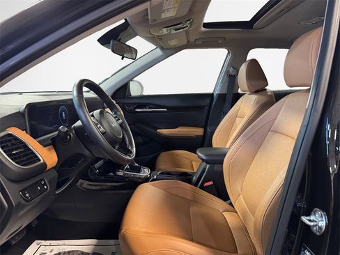 Certified 2025 Kia Seltos EX w/ EX Sunroof Package image 12