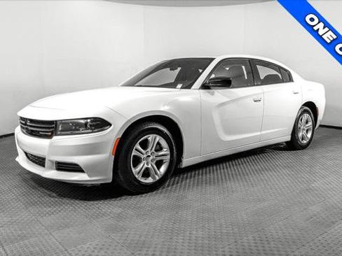 Used 2023 Dodge Charger SXT RWD image 2