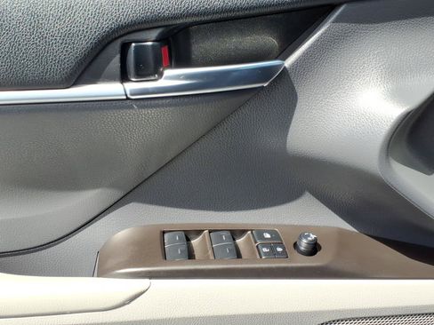 Used 2022 Toyota Camry SE w/ Convenience Package FWD image 34