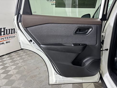 Used 2023 Nissan Rogue S AWD/4WD image 20
