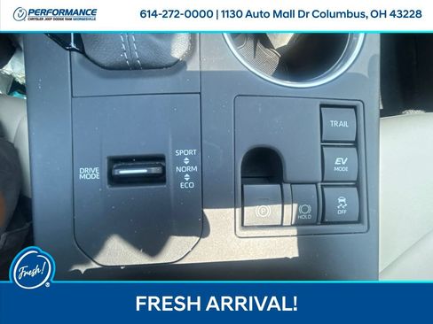 Used 2023 Toyota Highlander XLE AWD/4WD image 25