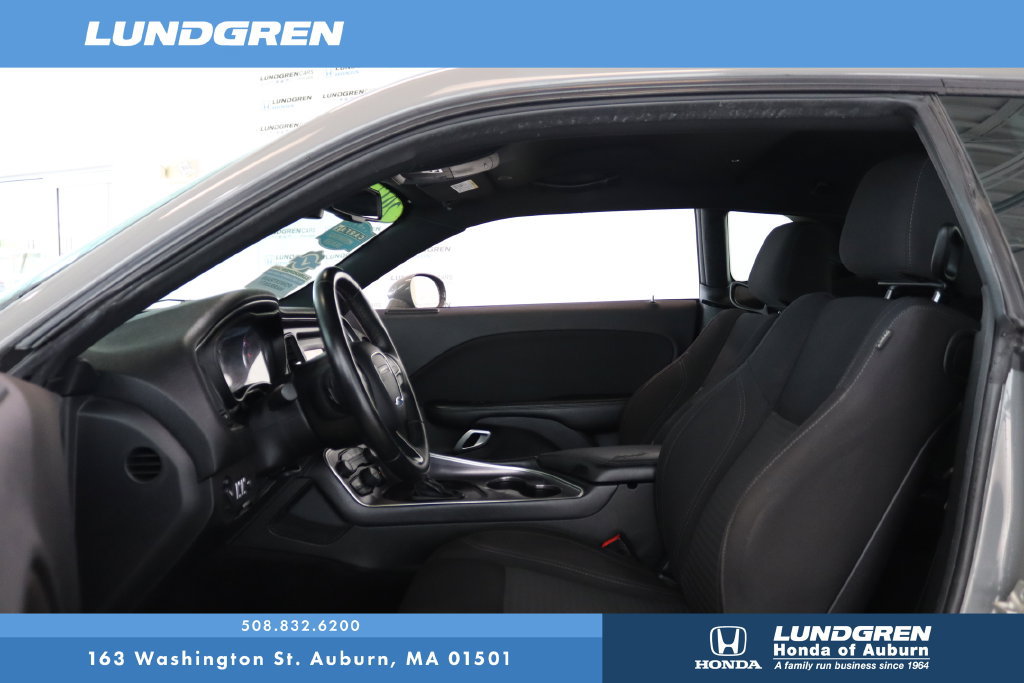 Used 2017 Dodge Challenger SXT RWD image 10