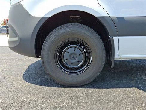 Used 2025 Mercedes-Benz Sprinter 2500 image 11