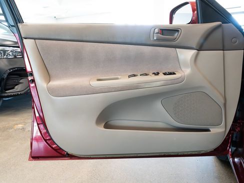 Used 2003 Toyota Camry LE w/ Preferred Accessory Pkg FWD image 14