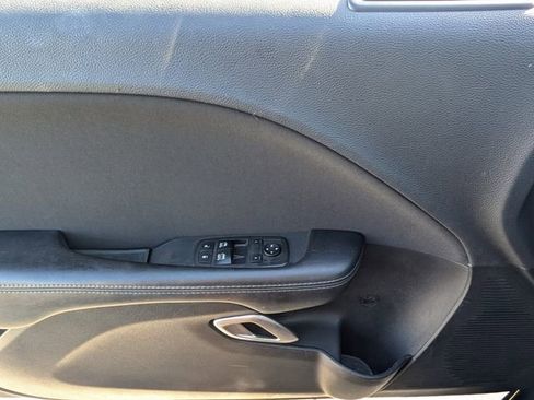 Used 2018 Dodge Challenger SXT image 30
