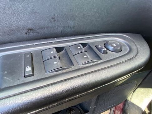 Used 2015 GMC Acadia SLT image 11