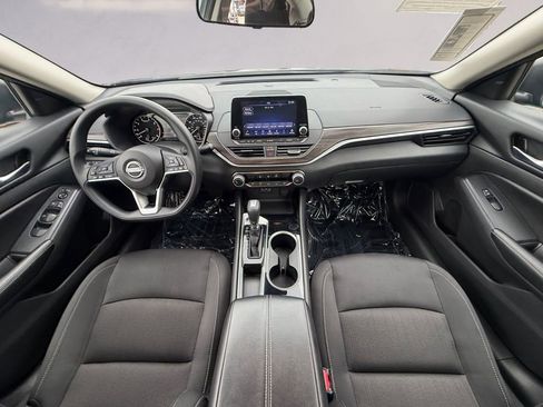 Used 2024 Nissan Altima 2.5 SV FWD image 12